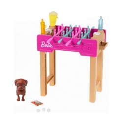 Mattel Barbie Έπιπλα Mini Playset Με Κατοικίδιο Σκυλάκι, Επιτραπέζιο Ποδοσφαιράκι Και Αξεσουάρ
